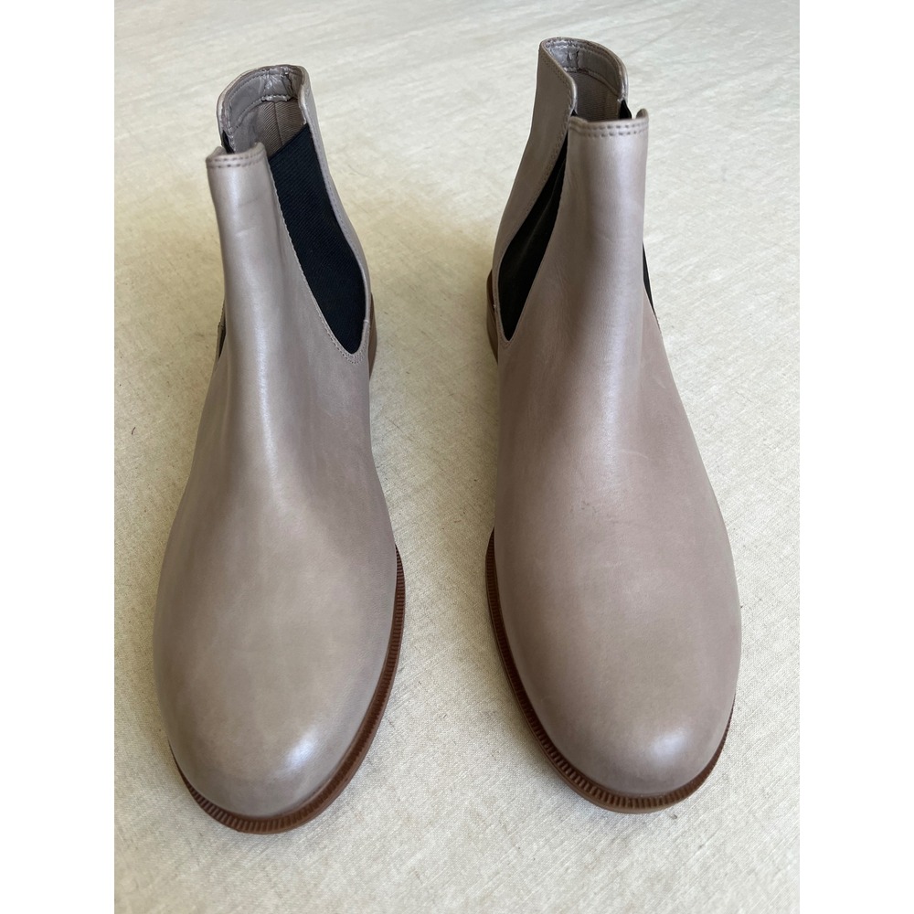 Clarks Taylor Shine Mushroom Leather Chelsea Boots Mismatched Sizes 9 and 10